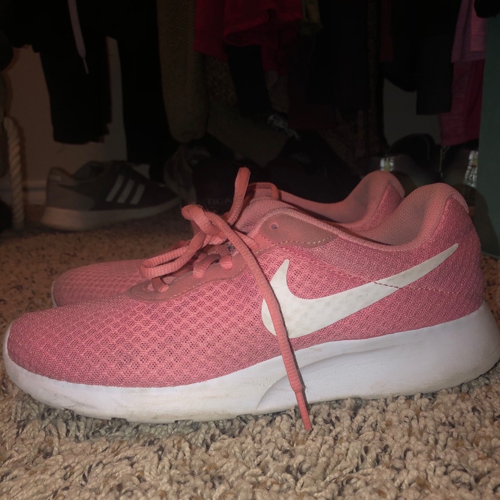 nike pink sneakers